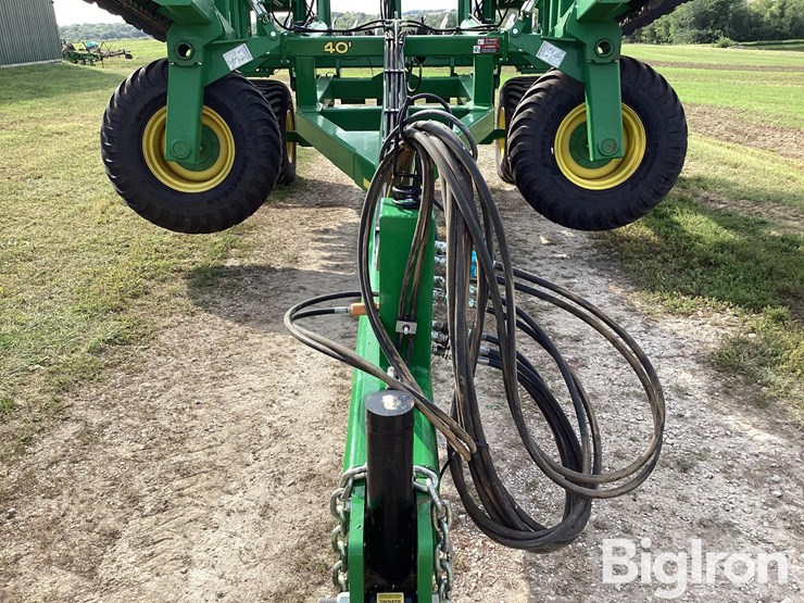 2019-john-deere-2680h-image-10