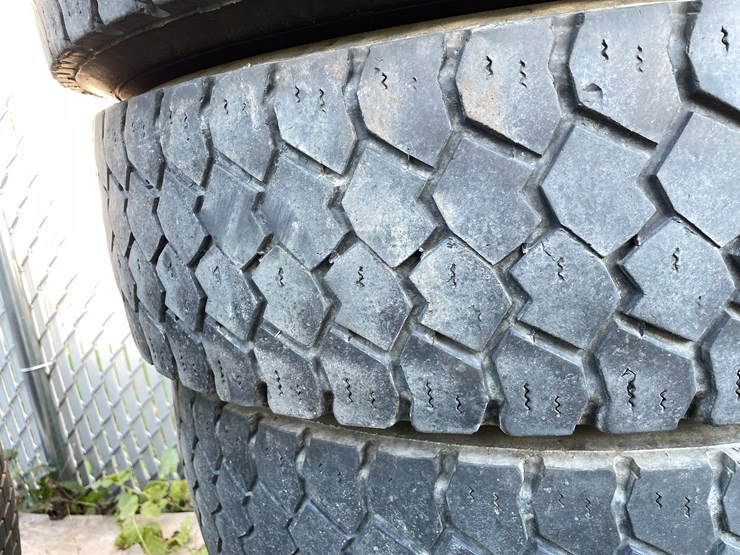 #5702-•-(5)-goodyear-g622-rsd19.5-tires-image-8