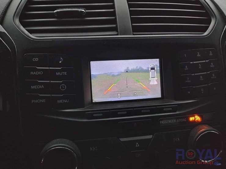 2016-ford-explorer-image-18