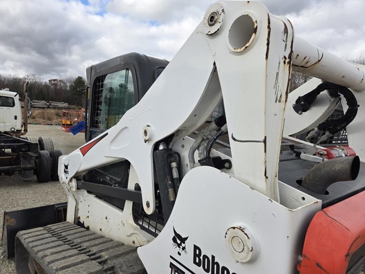 2019-bobcat-t740-image-21