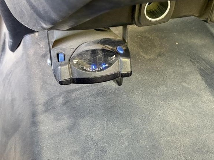 2019-chevrolet-suburban-image-19