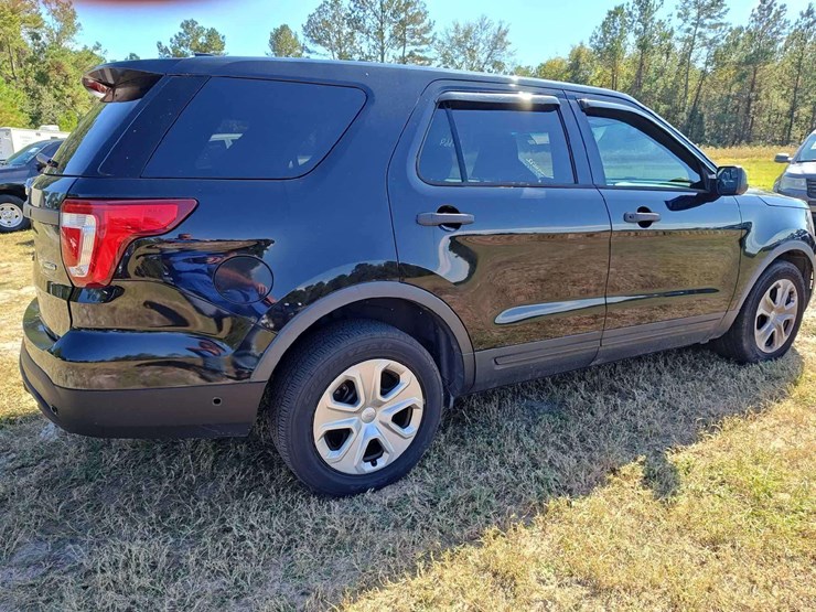 2016-ford-explorer-image-3