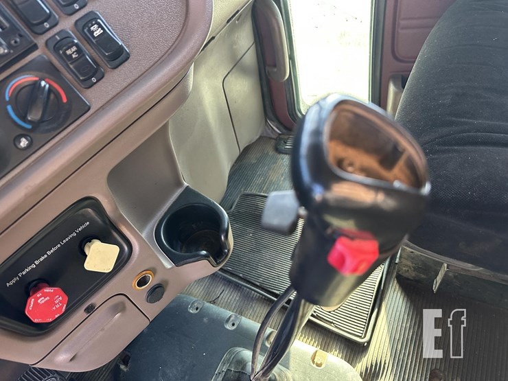 2014-peterbilt-386-image-27