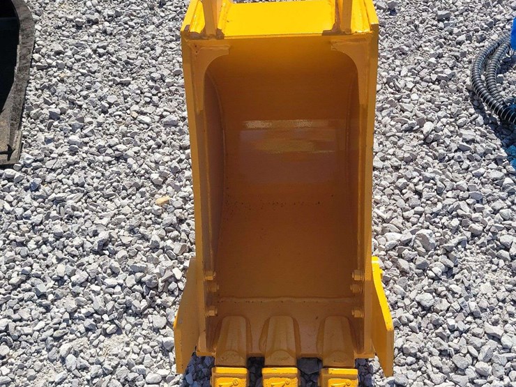 excavator-bucket.-12"-wide.-image-1