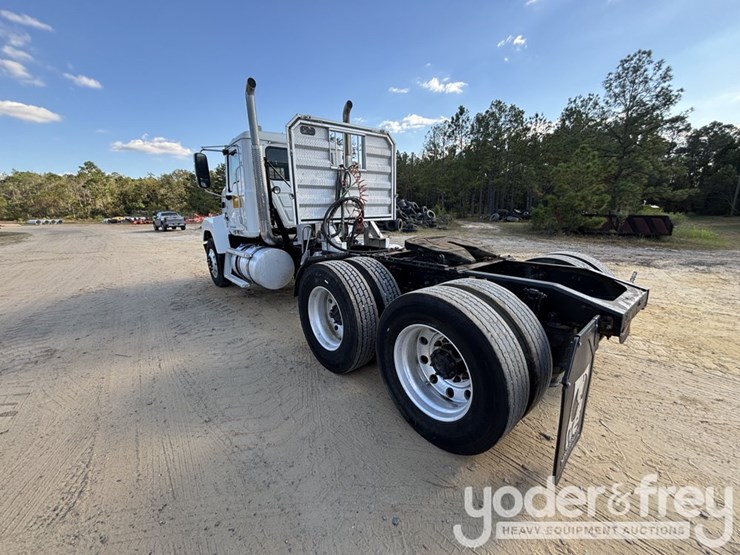 2017-mack-chu613-image-3