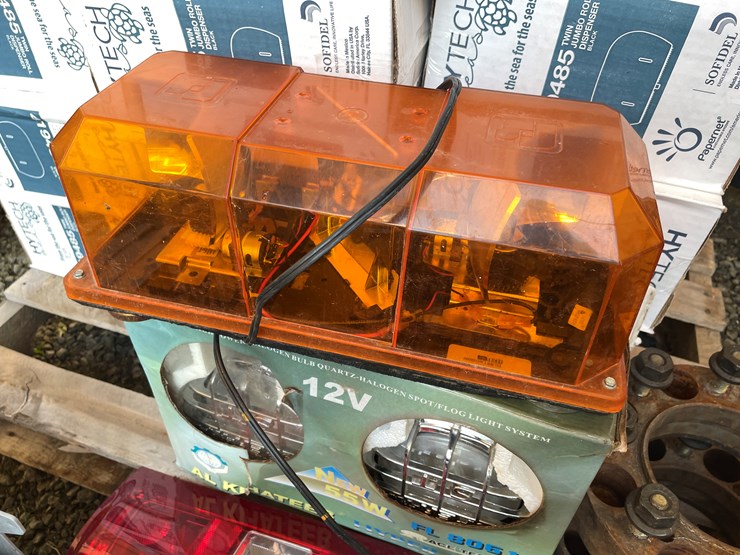 #5721-•-assorted-automotive-related-items-image-6