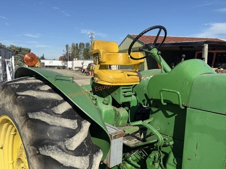 john-deere-4010-image-31