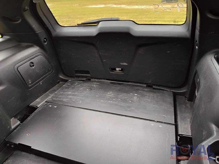 2016-ford-explorer-image-15