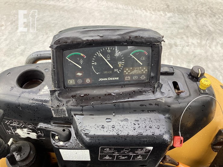 2011-deere-110-image-16