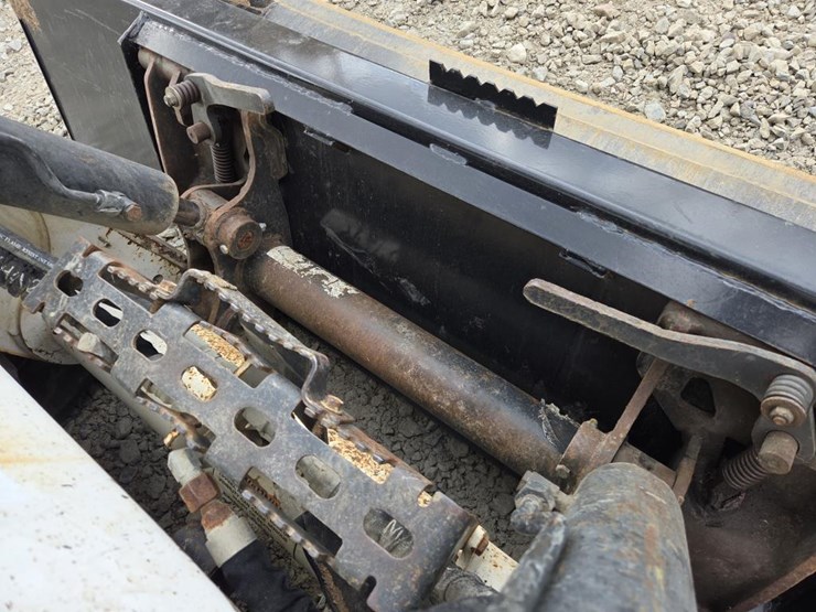 2019-bobcat-t740-image-14