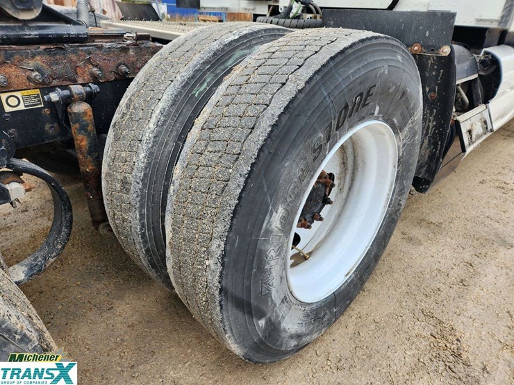 2019-peterbilt-579-image-17