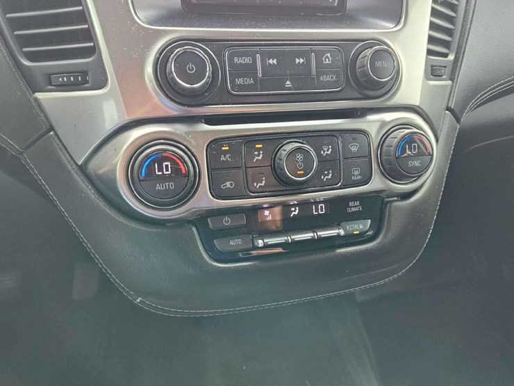 2017-chevrolet-tahoe-image-19