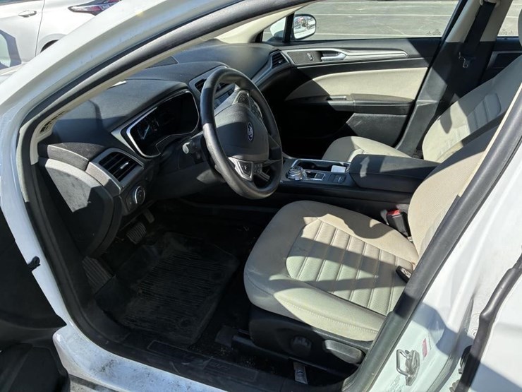 2018-ford-fusion-sedan-image-12