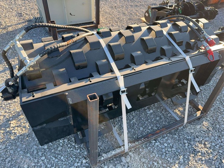 skid-steer-compact-wheel-image-3