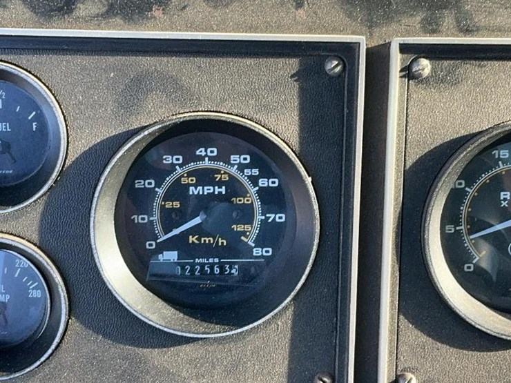 #2000-•-1982-sutphen-deluge-fire-engine-truck-detroit-diesel-6v92ta-image-13