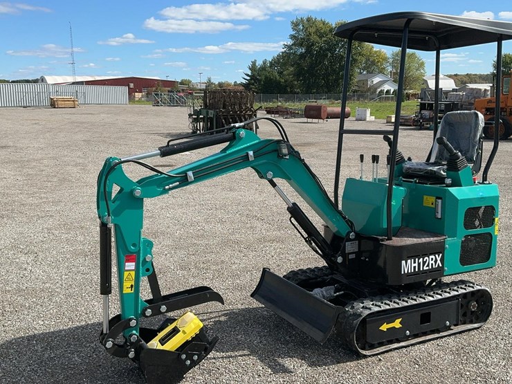#1600-•-2025-agt-mh12rx-mini-excavator-image-1