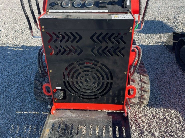 future-ft380r-skid-steer-loader---23hp,-660lbs-operating-load,-0.15m³-bucket-image-5