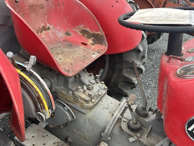 massey-ferguson-135-image-5