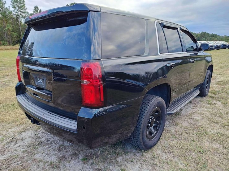2019-chevrolet-tahoe-image-3
