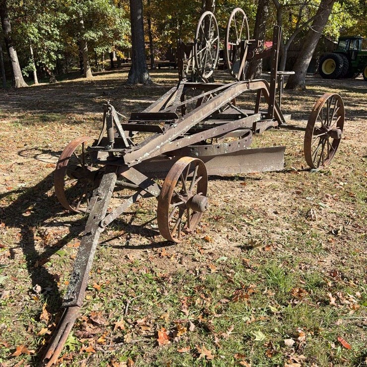 Pull Type Road Grader, steel wheels