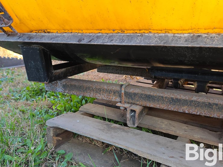 300-gal-front-mount-poly-tank-image-10