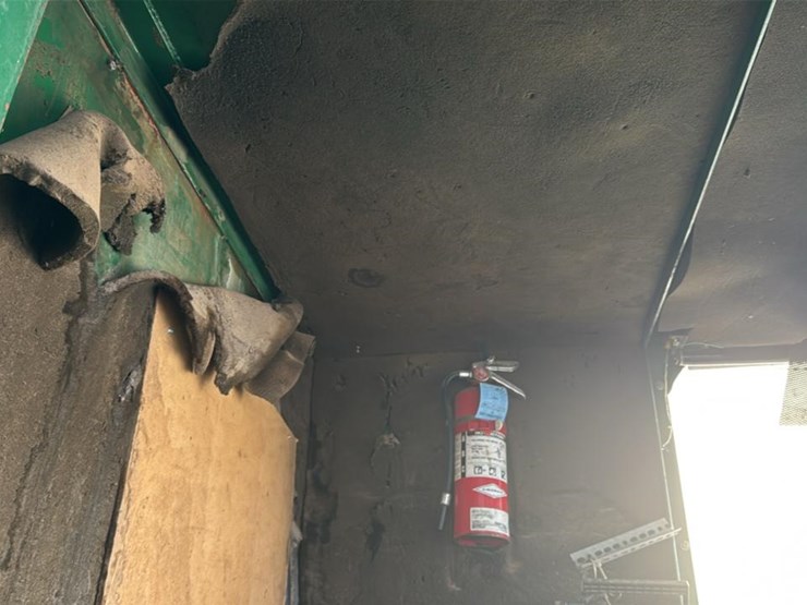 #115-•-debarker-cab-image-16