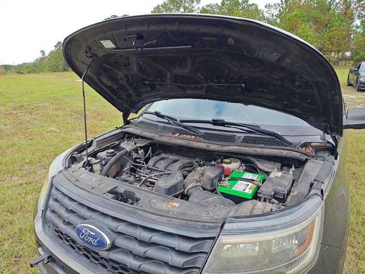 2017-ford-explorer-image-33