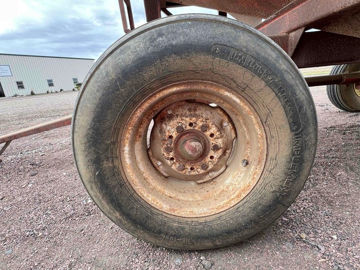 kory-farm-equipment-gravity-wagon-image-17