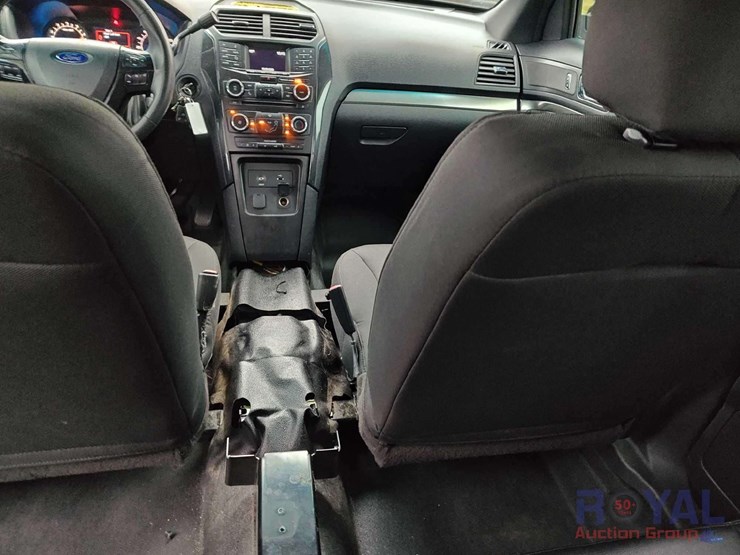 2016-ford-explorer-image-27