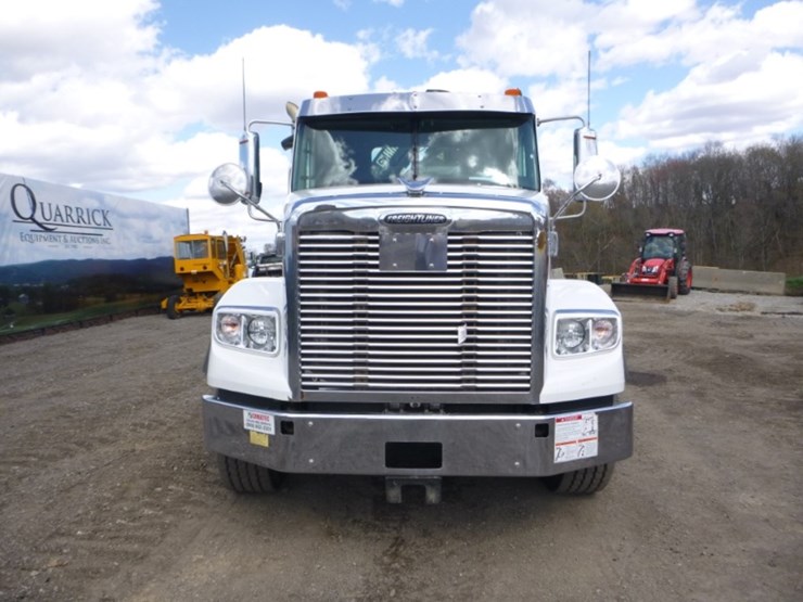 freightliner-coronado-122-image-2