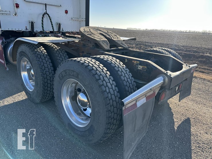 2014-peterbilt-386-image-11