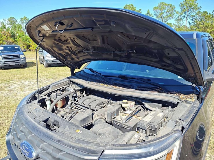 2016-ford-explorer-image-11