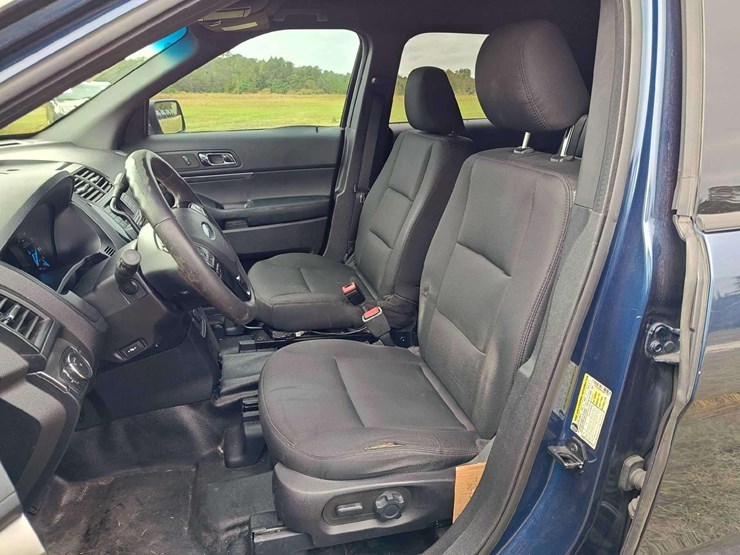 2016-ford-explorer-image-11