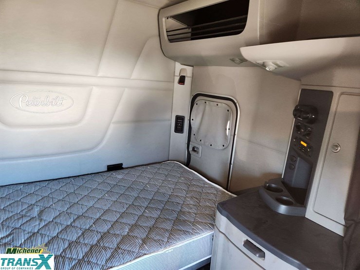 2020-peterbilt-579-image-38