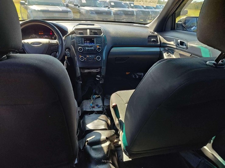 2016-ford-explorer-image-26