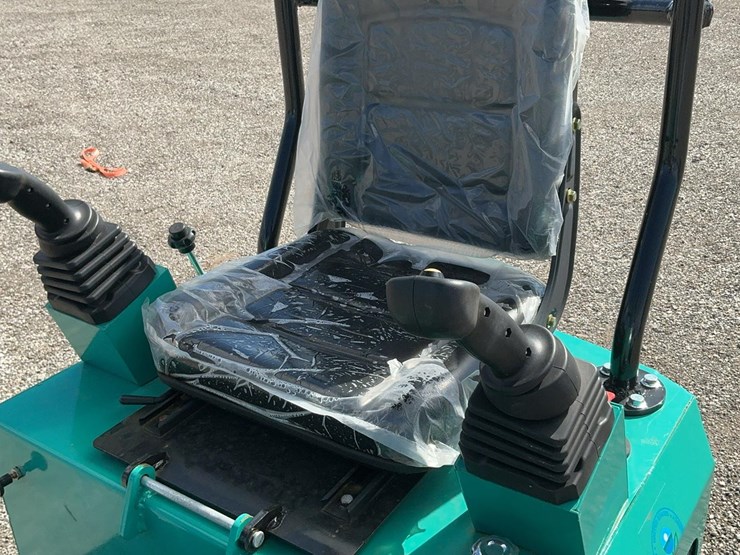 #1600-•-2025-agt-mh12rx-mini-excavator-image-6