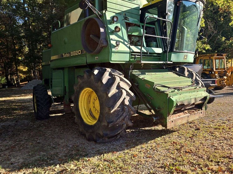 1982-john-deere-8820-image-1