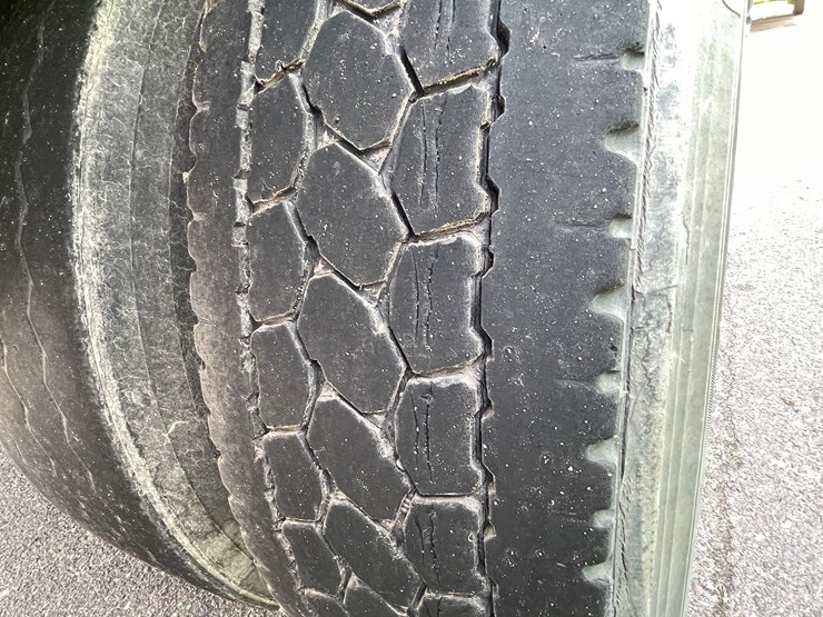 1996-utility-53'-image-29