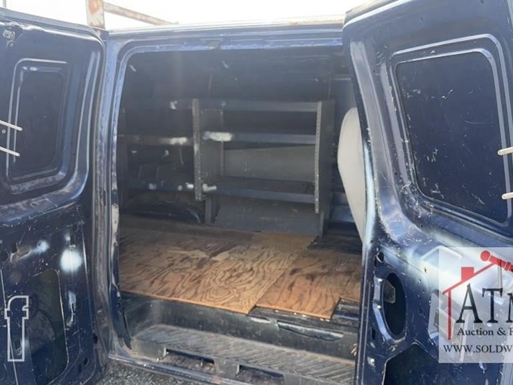 2011-ford-e350-image-10