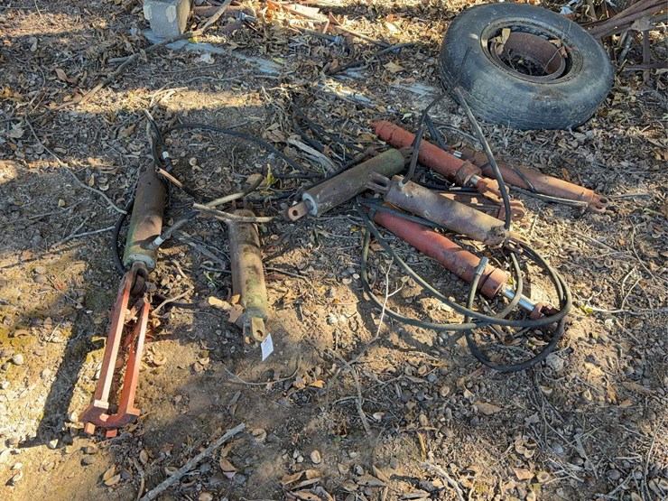 assortment-of-cylinders-image-1