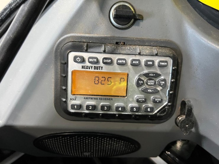 2021-bobcat-s590-image-26