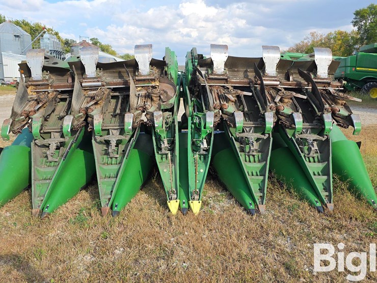 2023-john-deere-c12f-image-2