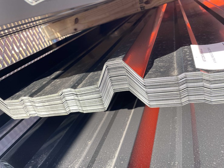 #14109-•-28-gauge-painted-r-panel-profile-steel-siding-(o6)-image-3