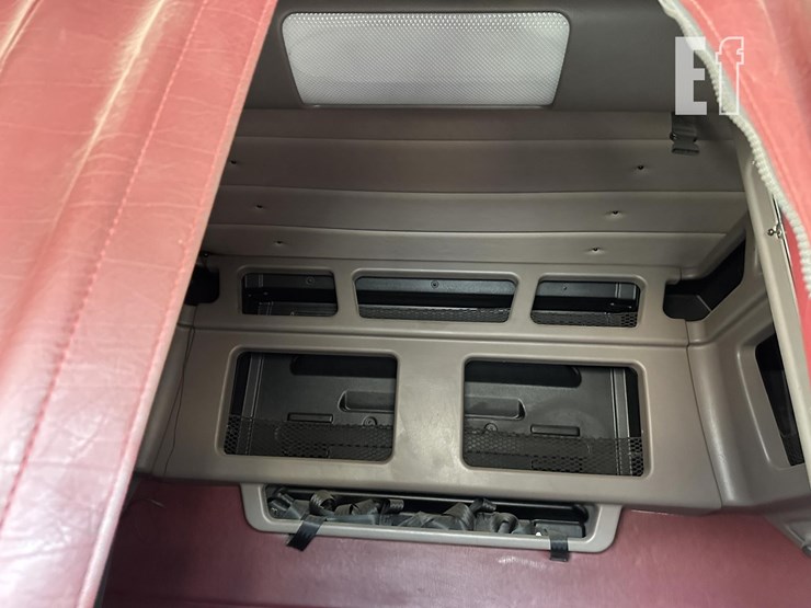 2014-peterbilt-386-image-27