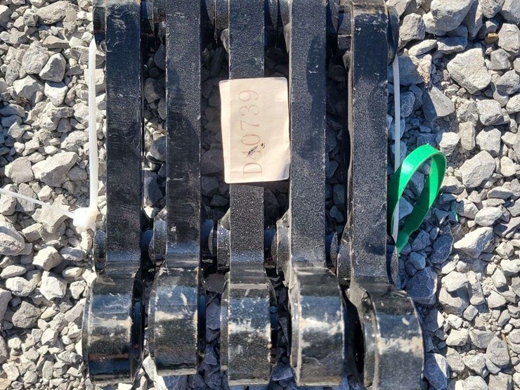 mini-excavator-attachment-pieces.-5-pieces.-image-3