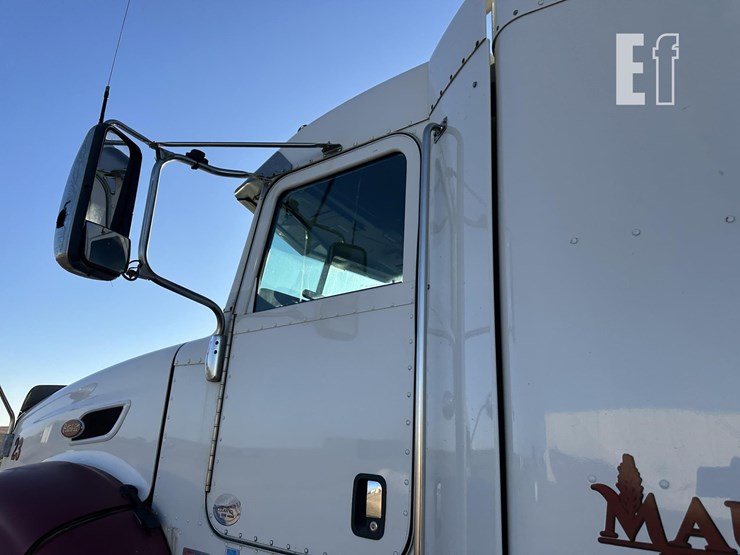 2014-peterbilt-386-image-17