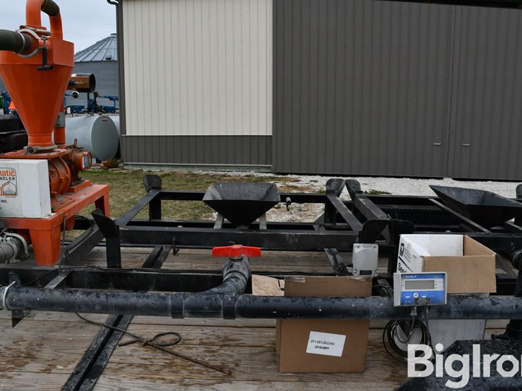 2011-corn-pro-3-box-seed-tender-on-t/a-tilt-deck-utility-trailer-image-17