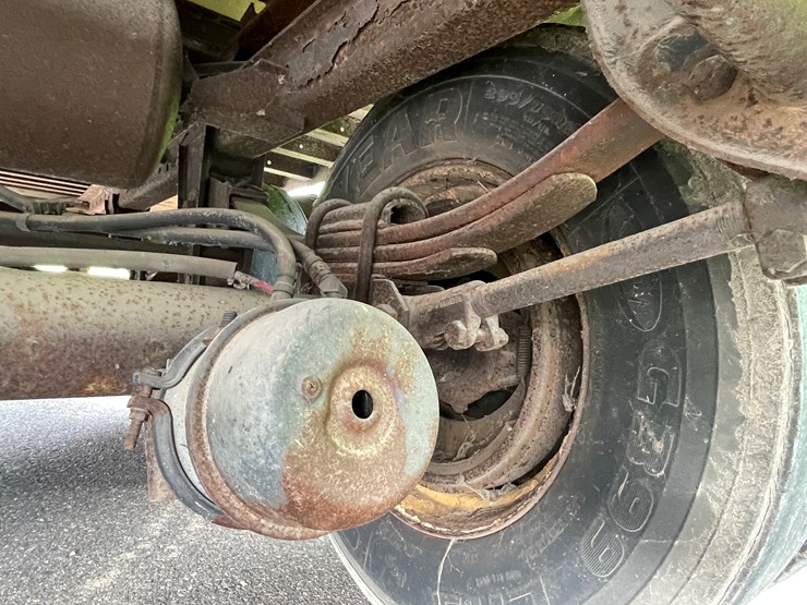 1996-utility-53'-image-26