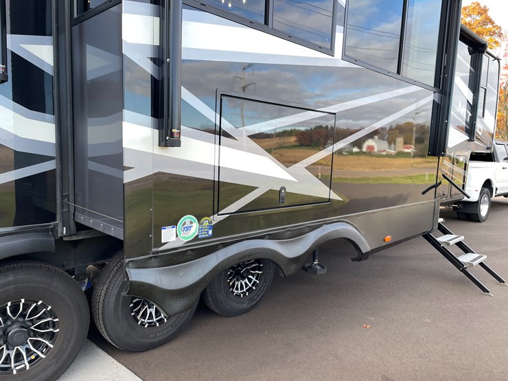 #4502-•-2025-forest-river-xlr-nitro-lux-toy-hauler-(wi-title)-image-53