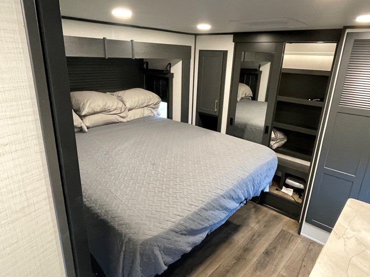 #4502-•-2025-forest-river-xlr-nitro-lux-toy-hauler-(wi-title)-image-65